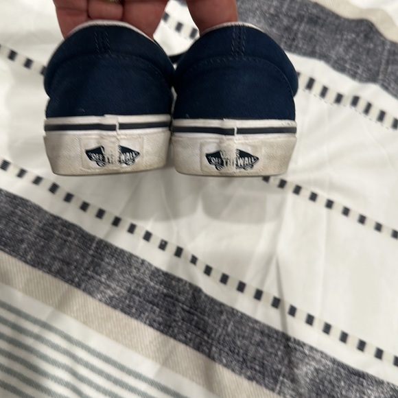 Vans - Picture 2 of 4